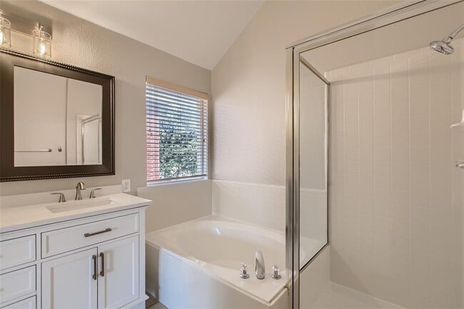 Building Photo - 1001 Shadow Valley Cove
