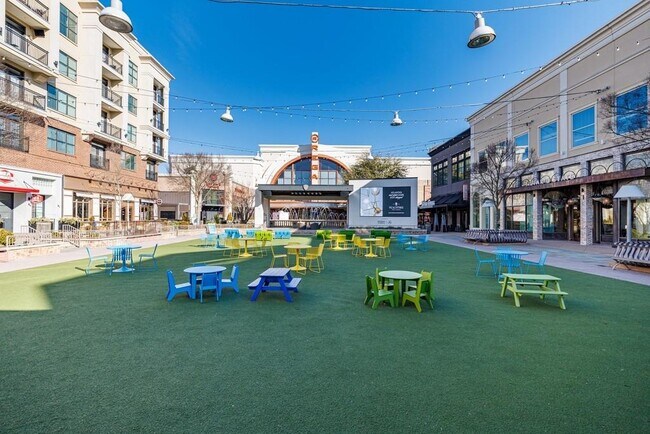 Building Photo - 440 Baroque Dr