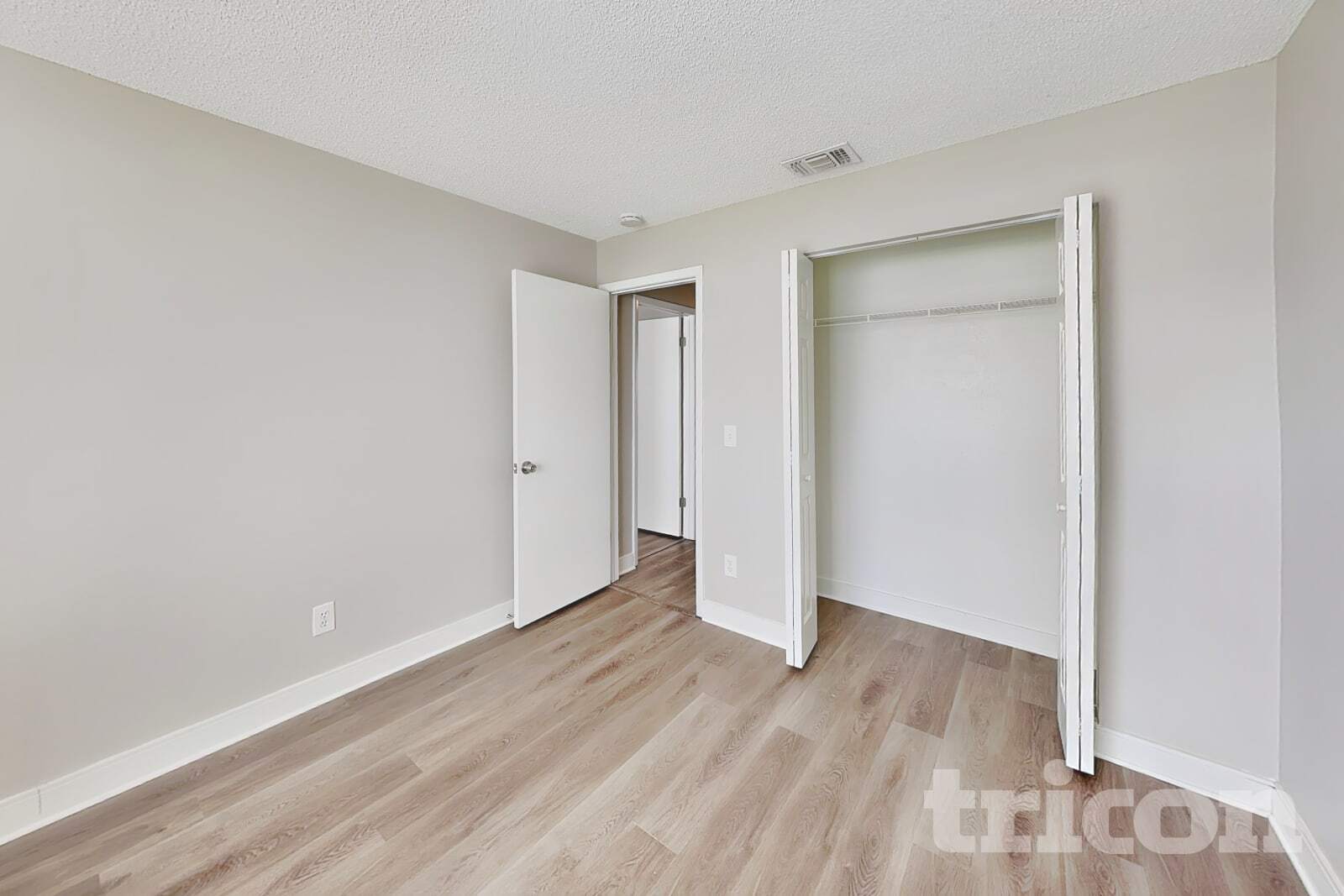 Building Photo - 1020 Red Oak Cir