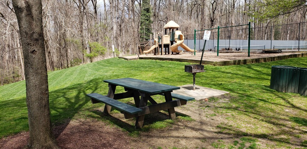 Picnic area - 12203 Braxfield Ct