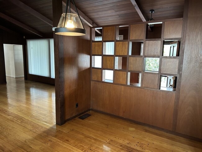 Building Photo - Wonderful 3 Bedroom, 2 Bath Home