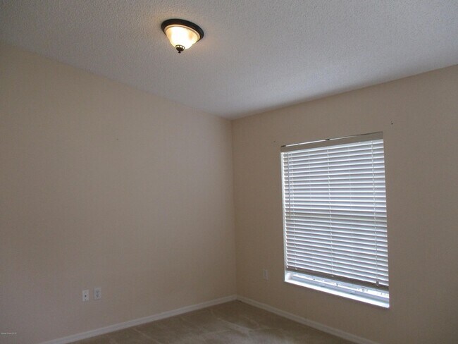 Building Photo - 142 Brescia St NE