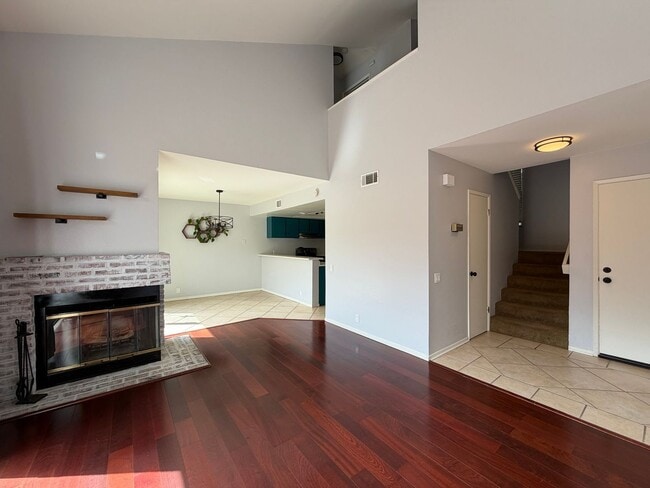 Building Photo - Vandenberg Village Condo