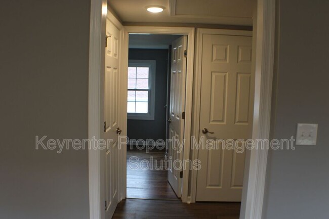 Building Photo - 104 Mulberry St