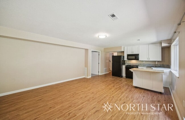 Building Photo - Beautiful Lake Oswego Ranch Home in Red Fo...
