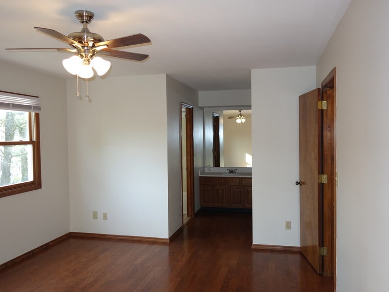 Bedroom Two - 2909 S Sare Rd