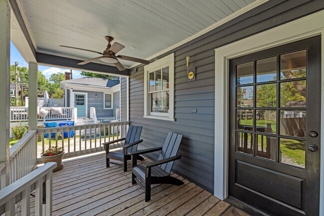 Building Photo - Gorgeous Renovation near Downtown Durham -...