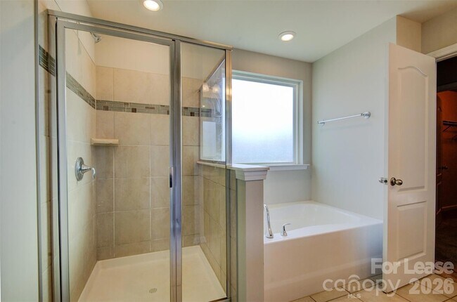 Building Photo - 16125 Hammersmith Farm Dr