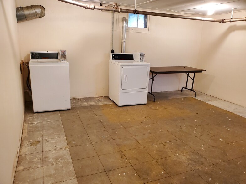 Building Photo - 224 S Park St