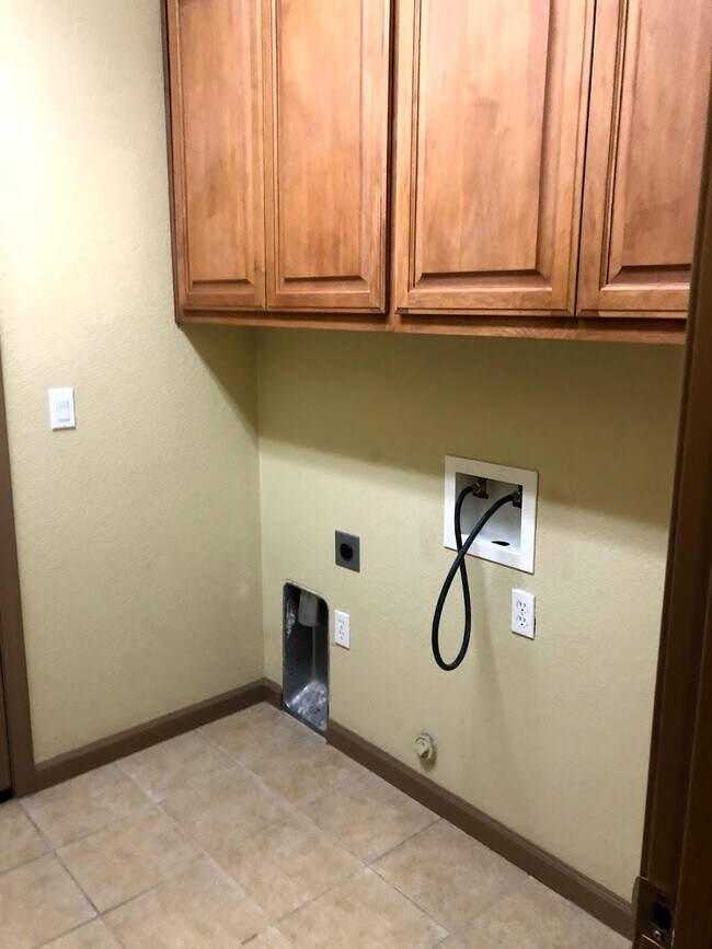 Building Photo - 1764 E Golden Way