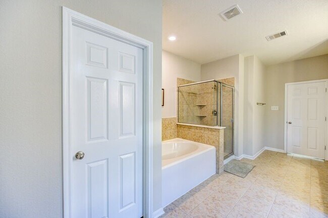 Building Photo - 5918 Rivergrove Bend Dr