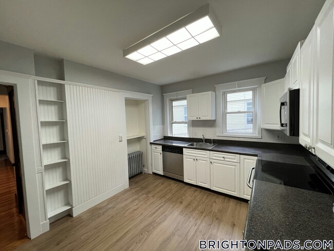 Building Photo - 72 Nonantum St