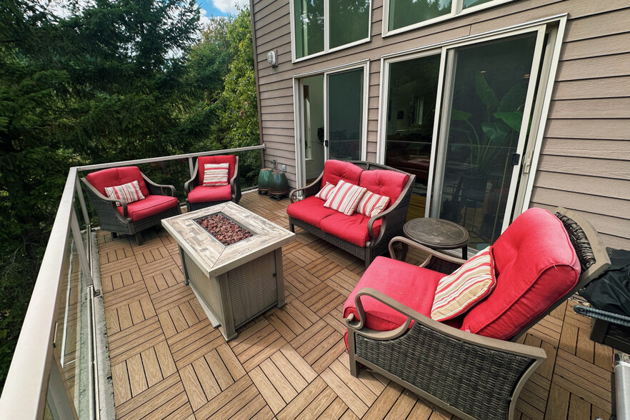 Building Photo - 852 SW Broadway Dr