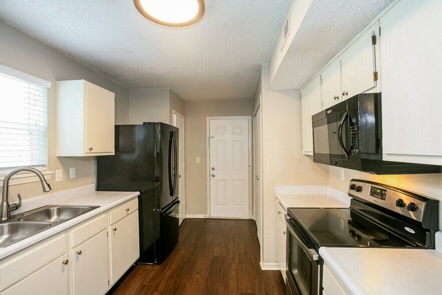 Building Photo - 5408 Alameda Rd