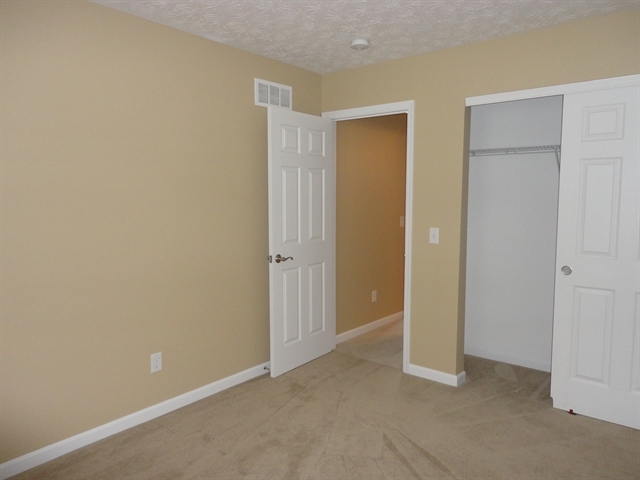 Building Photo - 596 Jodee Dr