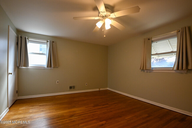 Building Photo - 904 Claridge Dr