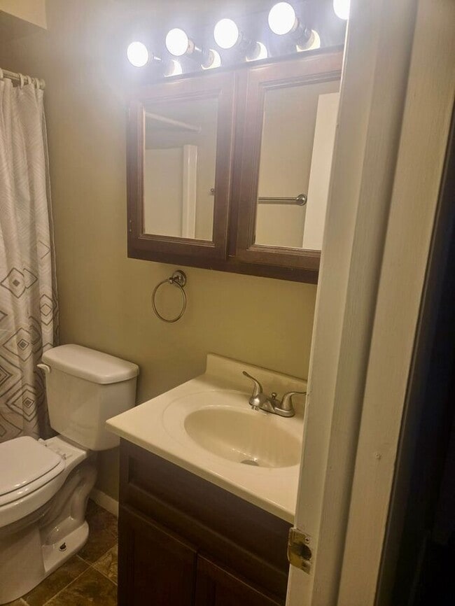 Building Photo - 2 Bed Duplex in Bridgman with attached garage!