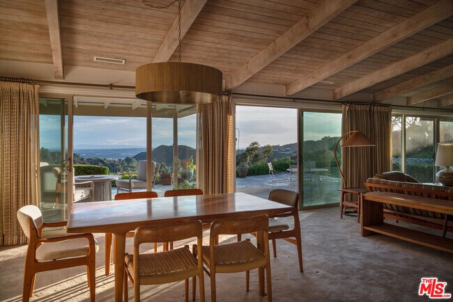 Building Photo - 2701 Lake Hollywood Dr