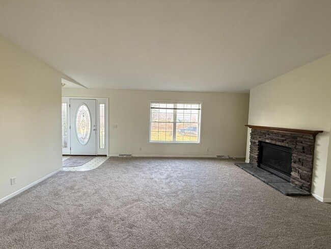 Building Photo - Spacious 3-Bedroom Home with Sunroom and Attached 2-Car Garage in Manchester, MI