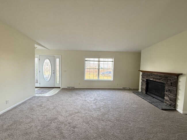 Building Photo - Spacious 3-Bedroom Home with Sunroom and Attached 2-Car Garage in Manchester, MI