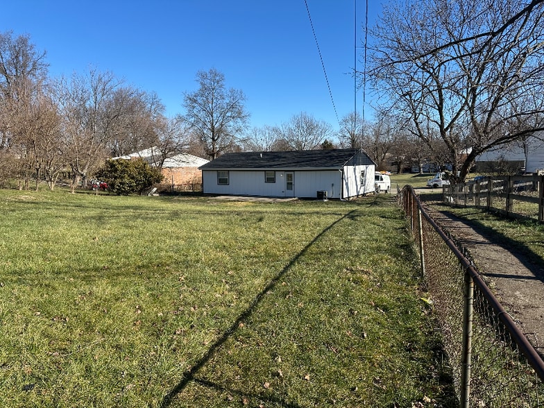 Building Photo - 139 Raintree Rd