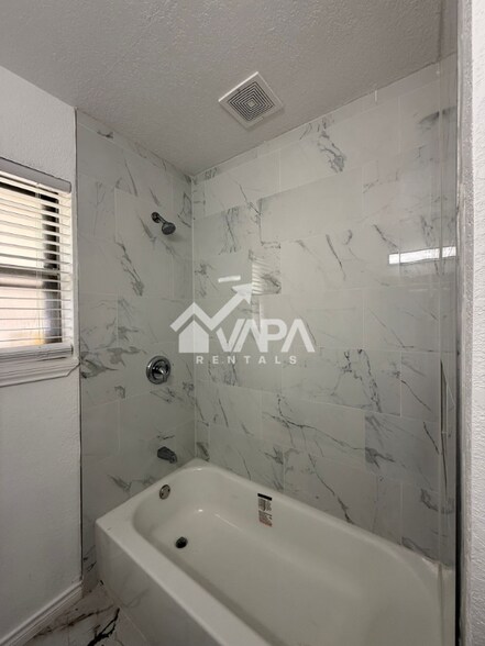 Building Photo - 4907 Stoneleigh Dr