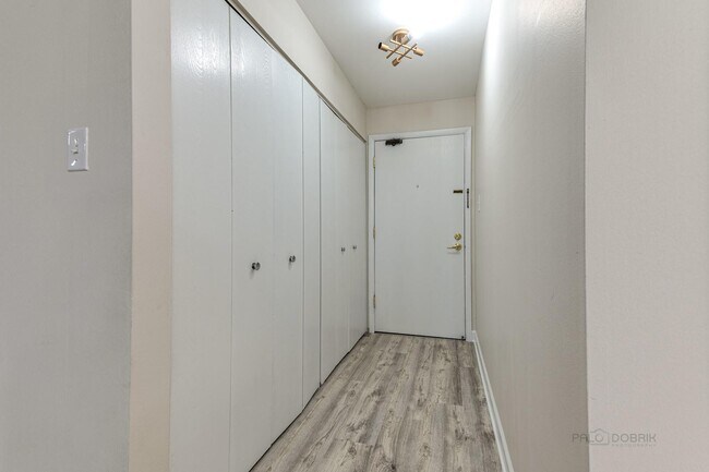 Building Photo - 675 Grove Terrace