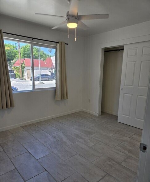 Building Photo - 300 S La Peer Dr