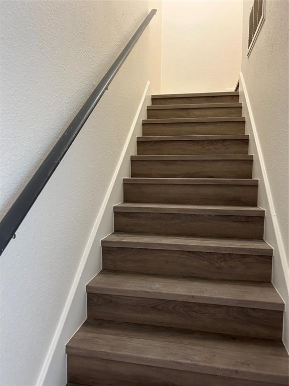 Building Photo - 5903 Cougar Dr