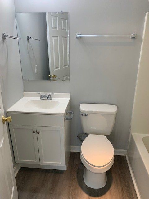 Building Photo - 411 E 5th St