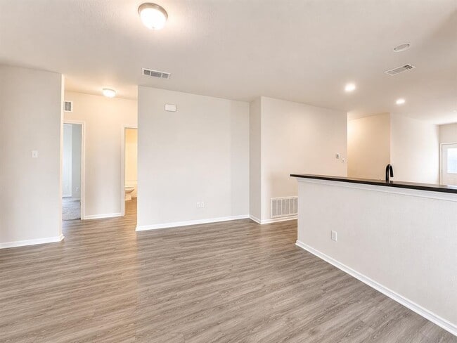 Building Photo - 220 Pepperbark Loop