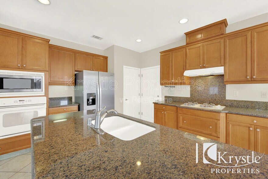 Building Photo - 300 Poplar Ave