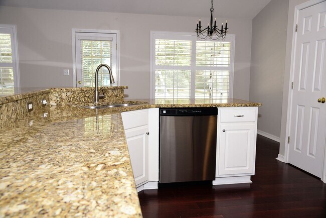 Building Photo - Updated Home in Bluewater Bay!