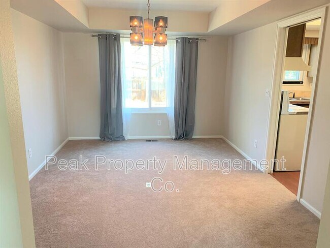 Building Photo - 3201 Wedgewood Ct