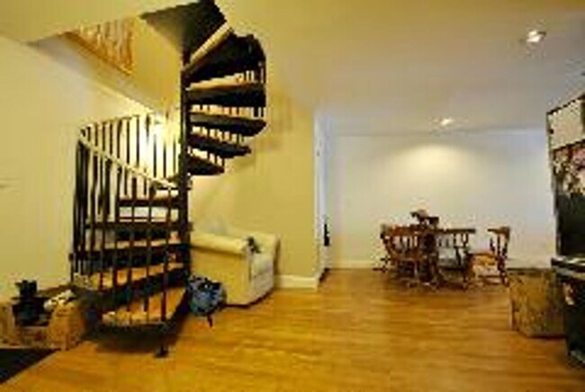 Building Photo - Renovated Brookline 3 Bed/2 Bath Duplex in Washington Square on Addington Rd.  Sept 1st, NO FEE