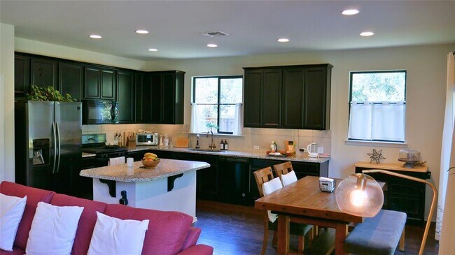 Building Photo - 1050 Kenney Fort Crossing