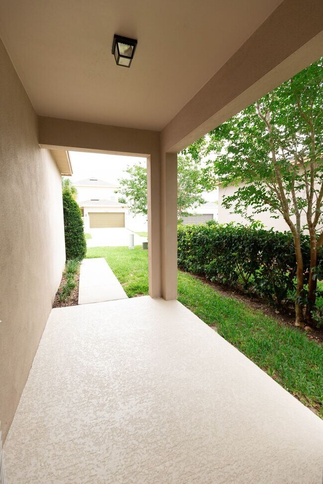 Building Photo - AVAILABLE ON 06/01 - 3 bedroom and 2.5 bat...