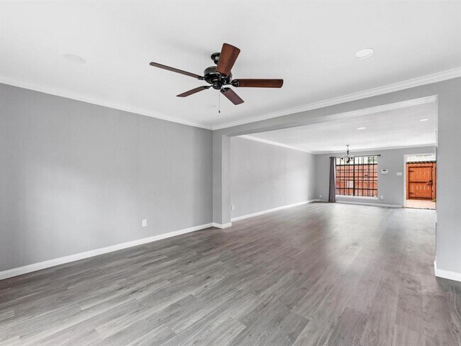 Building Photo - 10305 Briar Forest Dr