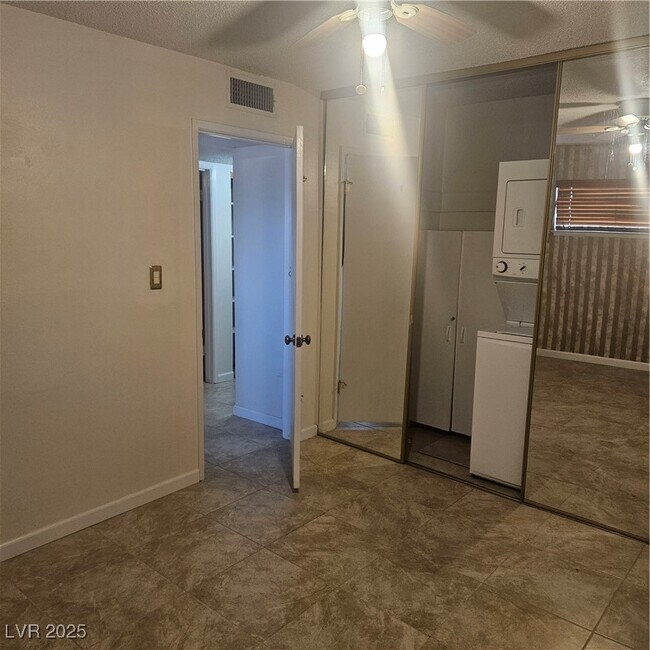 Building Photo - 350 E Desert Inn Rd