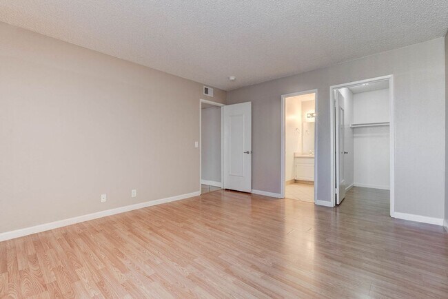 Building Photo - 3151 N Soaring Gulls Dr