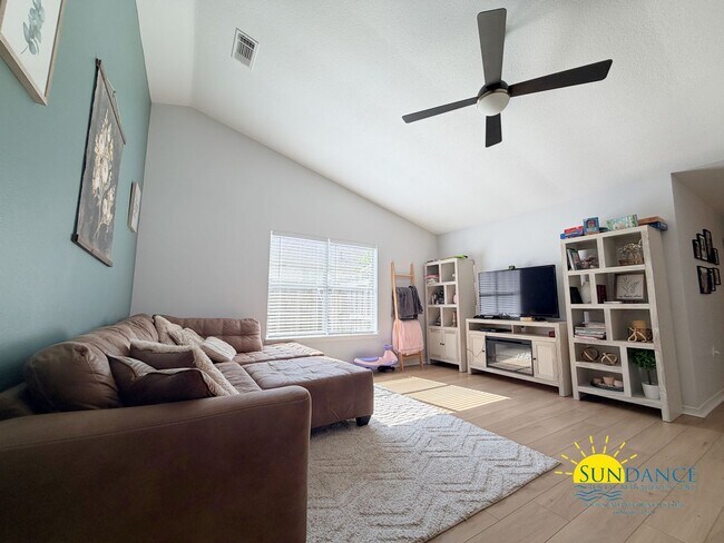 Building Photo - Stunning 3 Bedroom Home in Gulf Breeze with stand out accents!