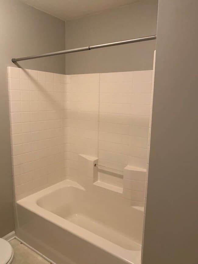 Building Photo - Beautiful 3 bedroom home with room for everyone & pets!