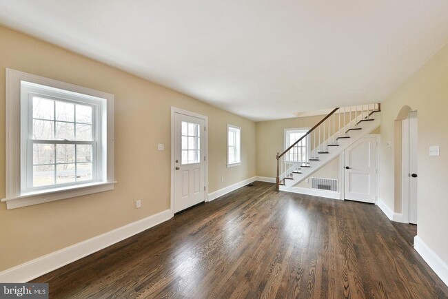 Building Photo - 6166 Mechanicsville Rd