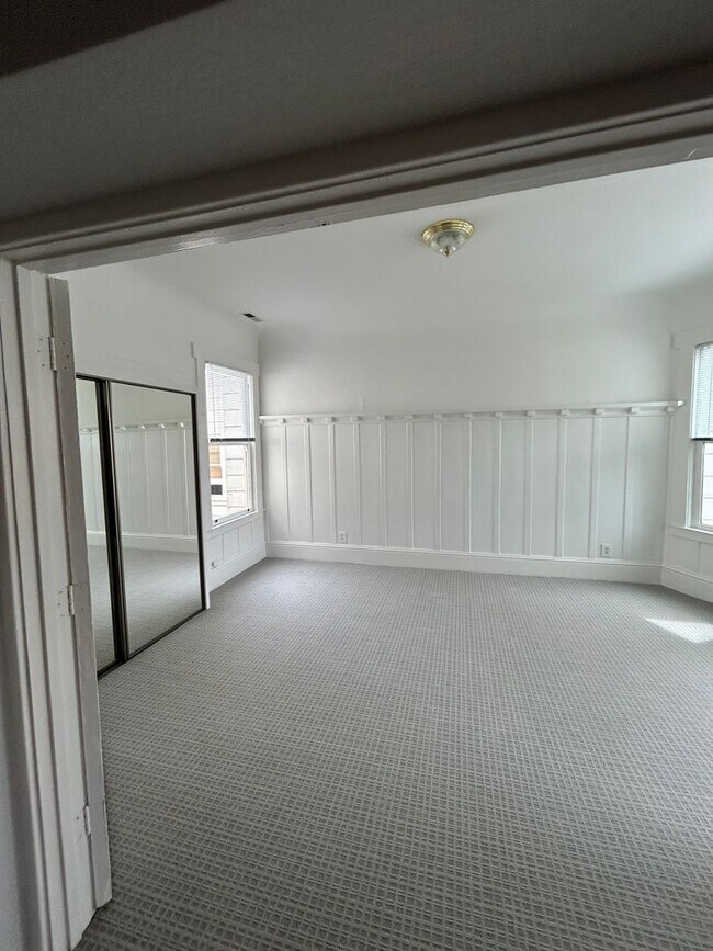 Building Photo - 40 Langton St