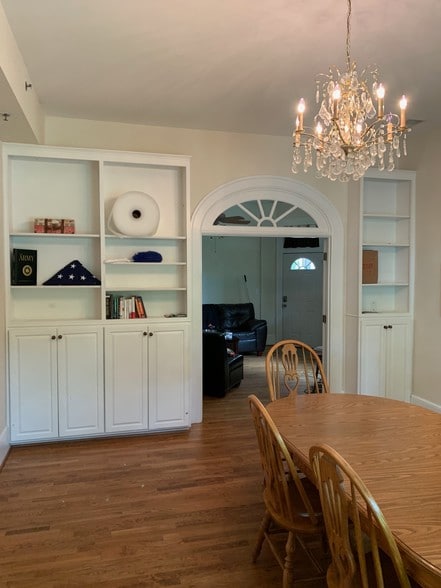 Built-in's - 1041 Cherokee Rd