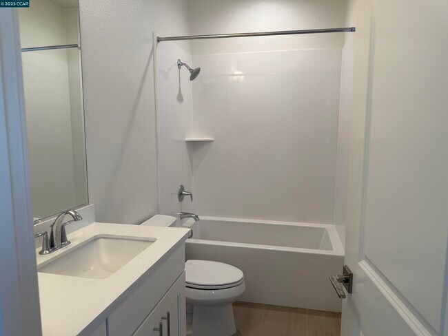 Building Photo - 110 Julia Lp