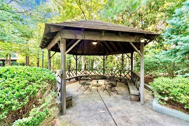 Building Photo - 3060 Pharr Ct N Northwest