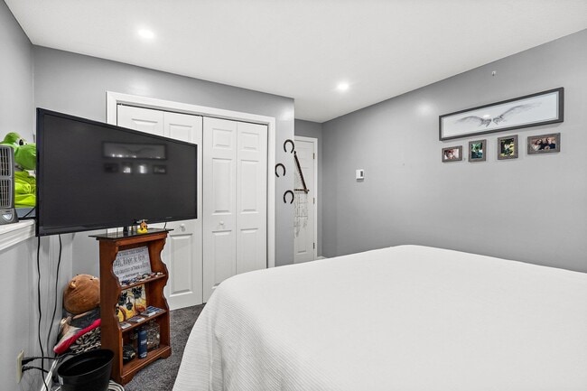 Building Photo - 74 Derryfield Rd