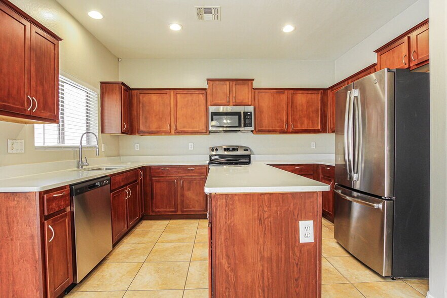 Building Photo - 5206 W Glass Ln