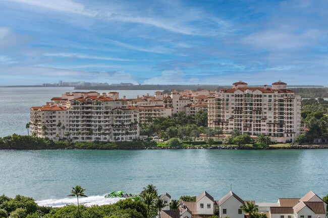 Building Photo - Continuum On South Beach North 1705